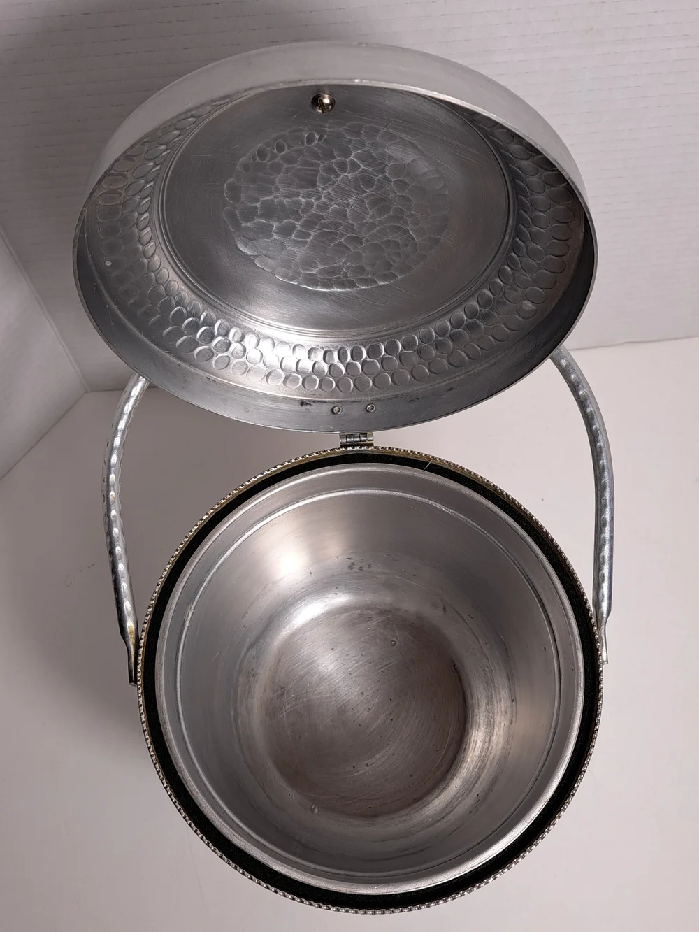 Vintage Cromwell Hand Wrought Aluminum Ice Bucket Hinged Decorated Lid Hammered